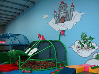 Les lionceaux s'éclatent dans la cage ! Les lionceaux s'éclatent dans la cage !