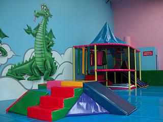 Les lionceaux s'éclatent dans la cage ! Les lionceaux s'éclatent dans la cage !