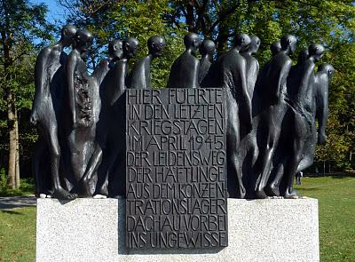 Victimes du nazisme: le mémorial à 'la marche de la mort' des prisonniers de Dachau par Hubertus von  Pilgrim à Obermenzing