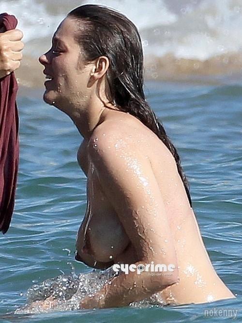 Oops marion Cotillard montre ses seins - Photo hot star