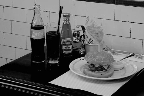 Bar-du-central-restaurant-interieur-burger-paris-hoosta-magazine-paris