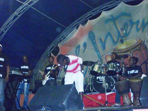 Petit Denis de retour sur scène Petit Denis de retour sur scène