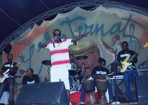 Petit Denis de retour sur scène Petit Denis de retour sur scène