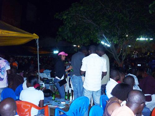 Petit Denis de retour sur scène Petit Denis de retour sur scène