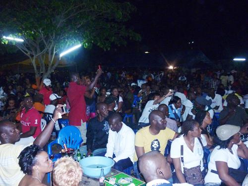 Petit Denis de retour sur scène Petit Denis de retour sur scène