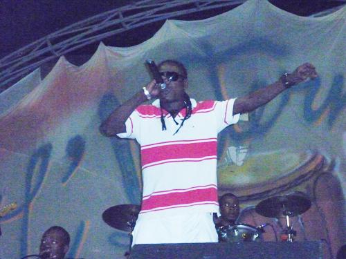 Petit Denis de retour sur scène Petit Denis de retour sur scène