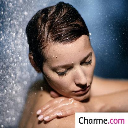 Orgasme bruyant sous la douche Orgasme bruyant sous la douche