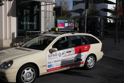 publicite galaxy tab sur taxi allemand2 Une pub pour la Galaxy Tab sur les taxis allemands