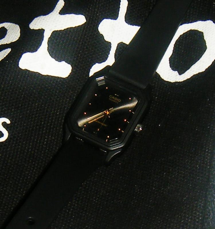 F Une Casio noire Vintage