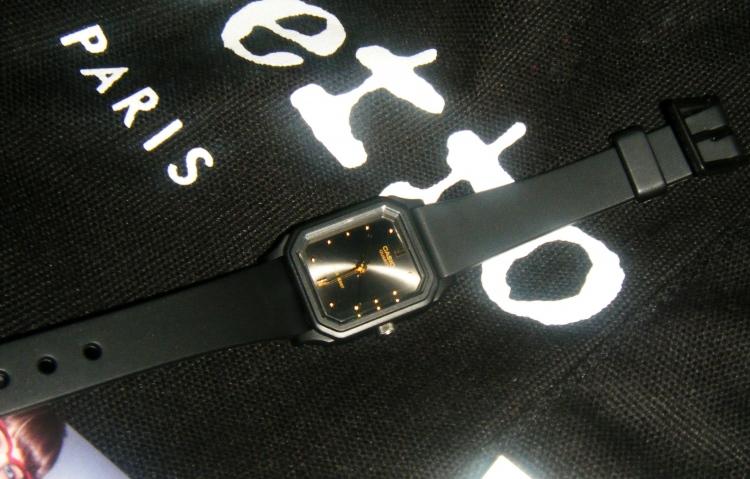 F Une Casio noire Vintage