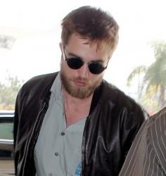 Robert arrive en France!! imagebam.com