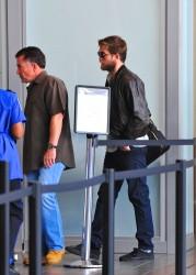 Robert arrive en France!! imagebam.com
