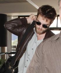 Robert arrive en France!! imagebam.com