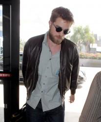 Robert arrive en France!! imagebam.com