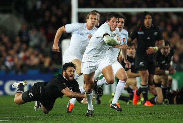 Allez les blacks, non les bleus, non les blancs, euh non, allez Trinh-Duc! Black, blancs, bleus