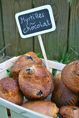 MUFFINS  (SANS BEURRE) AU CHOCOLAT BLANC ET AUX MYRTILLES