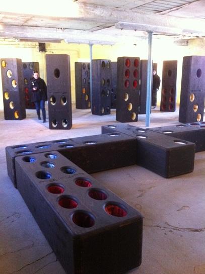 Nari Ward Dominoes Antony Gormley au Moulin, l’espace plus que le corps