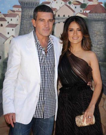 Antonio_Banderas_Puss_Boots_Premiere_Los_Angeles_1-gZDeZYXGfl.jpg