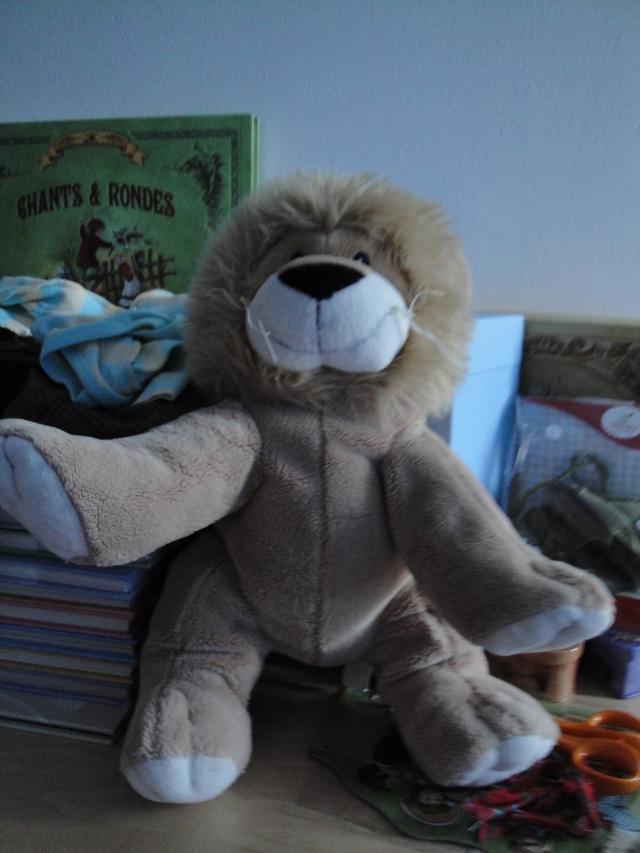 Leo le lion Un día marrón con el Roi Lion