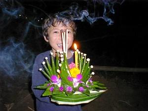 050080_benny_with_kratong