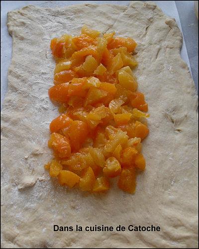 BRIOCHE EMMAILLOTEE AUX ABRICOTS 2011-10-27-Cours-de-cuisine1.jpg