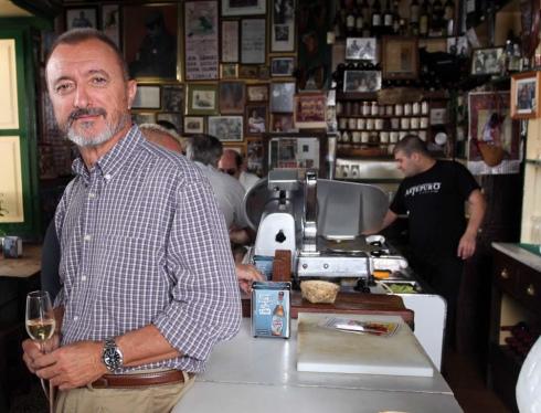 Arturo Arturo Pérez-Reverte, le grand señor escritor
