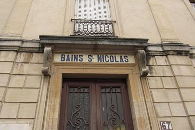 Qui s'y frotte s'y pique (121) Qui s'y frotte s'y pique (121)