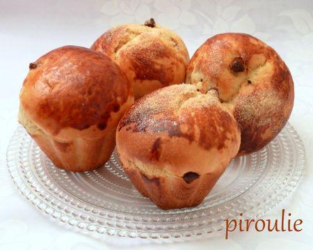 Brioches légères à la crème fraîche et aux pépites de chocolat P1080976