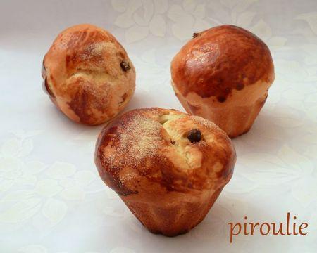 Brioches légères à la crème fraîche et aux pépites de chocolat P1080967