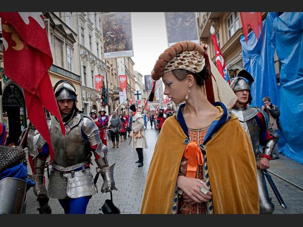 Défilé dans les rues de Cracovie, en Pologne Défilé dans les rues de Cracovie, en Pologne