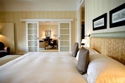 room-Hotel-Des-Trois-Couronnes-suisse-Hoosta-magzine room-Hotel-Des-Trois-Couronnes-suisse-Hoosta-magzine