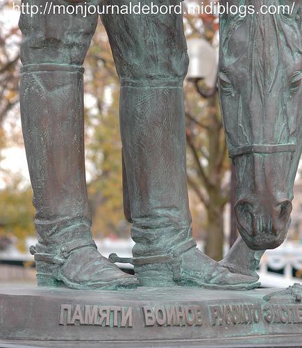 Monument commémoratif corps expéditionnaire russe Détail bottes 01