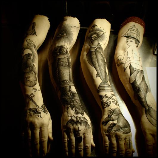 guy le tatooer1 Hey ! Délicates cruautés à la Halle Saint Pierre
