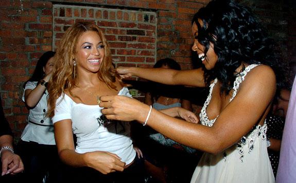 Beyoncé est enceinte d'une fille... C'est Kelly Rowland qui le dit