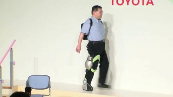 18 Toyota robot 600x336 Toyota créé des robots pour assister les personnes à mobilité réduite