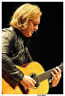 Tommy Emmanuel - Jimmy Wahlsteen au Bozar, Bruxelles, le 8 novembre 2011 tommyemmanuel-057.jpg