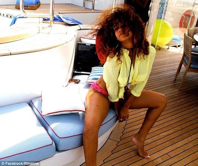 Rihanna dévoile des photos intimes sur le web