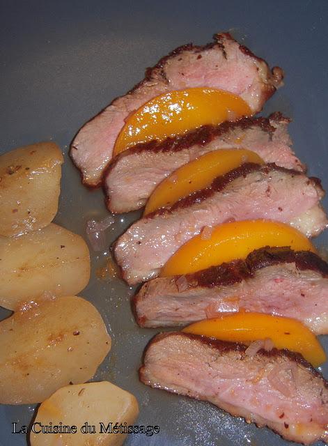 Magrets de canard, pêches aux épices et navets glacés miel-vinaigre balsamique