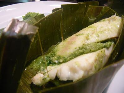 Poisson cuit à la vapeur en feuilles de bananiers – Fish steamed in banana leaves - Patra ni Macchi Poisson cuit à la vapeur en feuilles de bananiers – Fish steamed in banana leaves - Patra ni Macchi