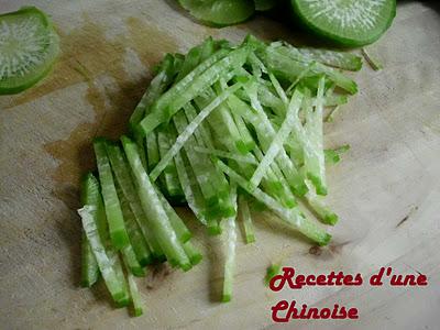 Juliennes de radis vert en salade 凉拌青萝卜丝 liángbàn qīngluóbosī