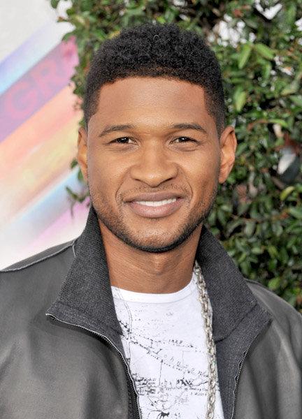 Usher fait une apparition aux Latin Grammy Awards