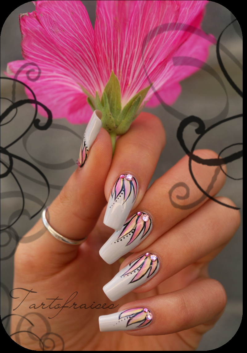 http://tartofraises.nailblogs.net/divers_ongles/progrif/PETITEdecomag_2.png