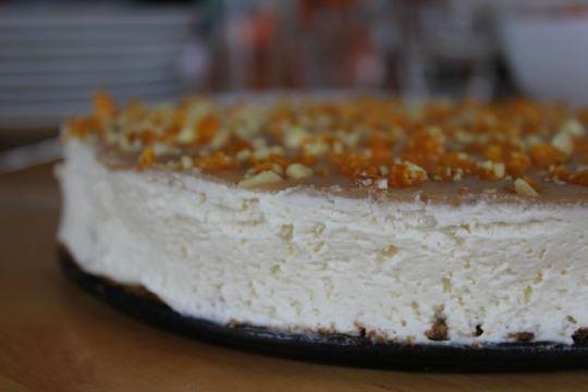 Cheesecake cuit, glaçage au beurre d’arachides crémeux anti bikini