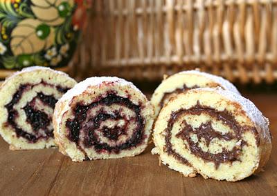 ROULÉS MOELLEUX AUX MÛRES OU AU NUTELLA ROULÉS MOELLEUX AUX MÛRES OU AU NUTELLA