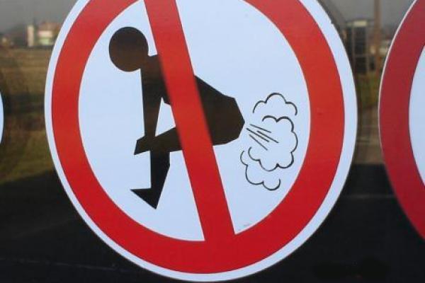 Il arrête la circualtion pour flatulences Il arrête la circulation pour flatulences