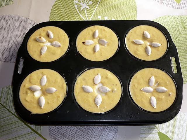 La semaine des cucurbitacées - les muffins au potiron et noisettes croquantes au coeur de mozzarella La semaine des cucurbitacées - les muffins au potiron et noisettes croquantes au coeur de mozzarella