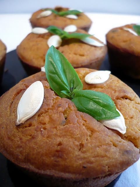 La semaine des cucurbitacées - les muffins au potiron et noisettes croquantes au coeur de mozzarella La semaine des cucurbitacées - les muffins au potiron et noisettes croquantes au coeur de mozzarella