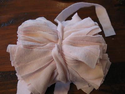 Éco-Tuto: Fabriquer des pompoms avec des t-shirts recyclés Éco-Tuto: Fabriquer des pompoms avec des t-shirts recyclés