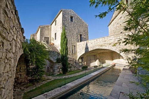 Le Château de Balazuc, nouvel écrin pour l'art contemporain chateau-de-balazuc.jpg