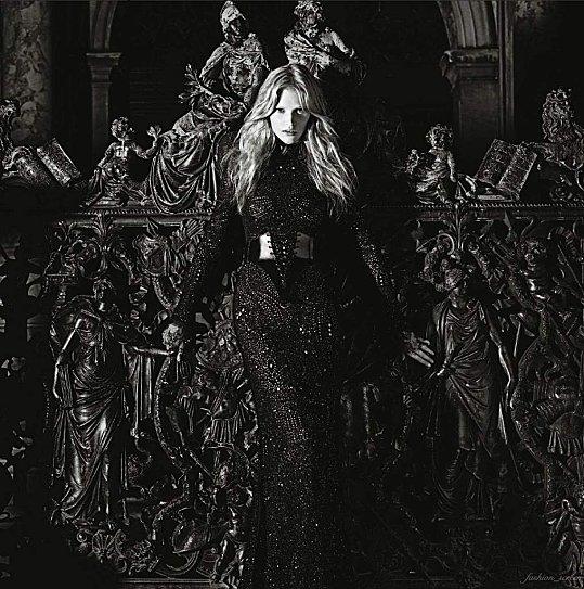 Fetish mode, source de fantasmes ? LaraStoneFetishisFashion11.jpg